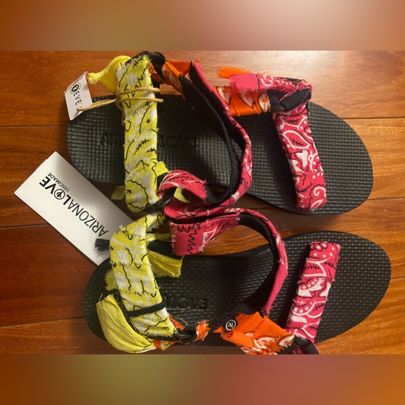 NEW Arizona Love Trekky Paisley Print Bandana Colorful Pink Orange Sandals Sz 36 - Picture 3 of 4